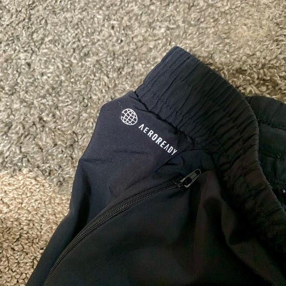 Woman’s Adidas Black Aeroready Running Shorts size S 7” - Picture 4 of 7